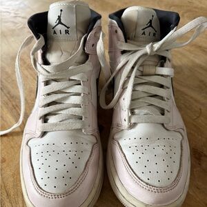 Nike Sneakers with Black and White Laces